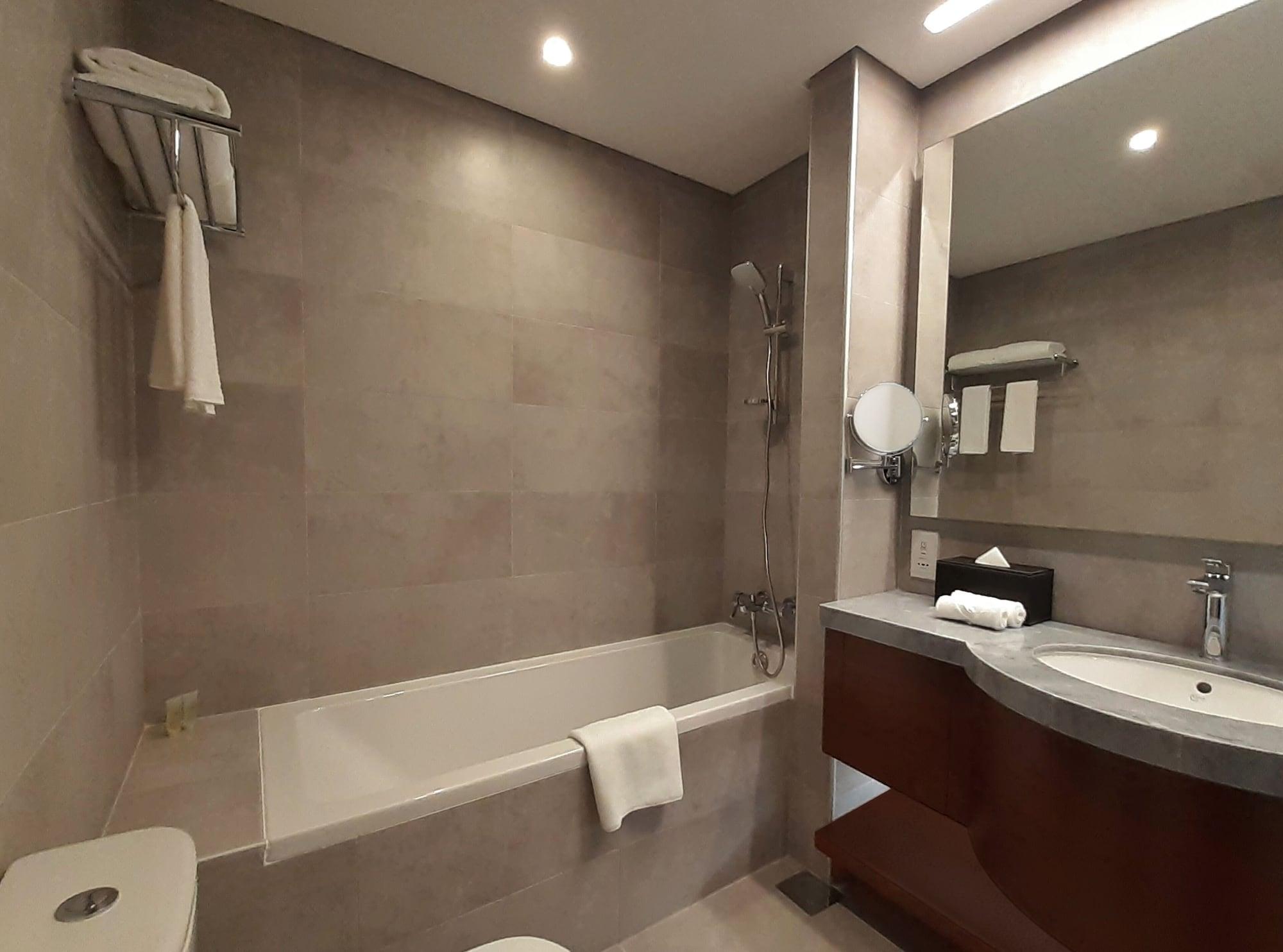 Somerset West Bay דוחה מראה חיצוני תמונה Bathroom of a hotel room