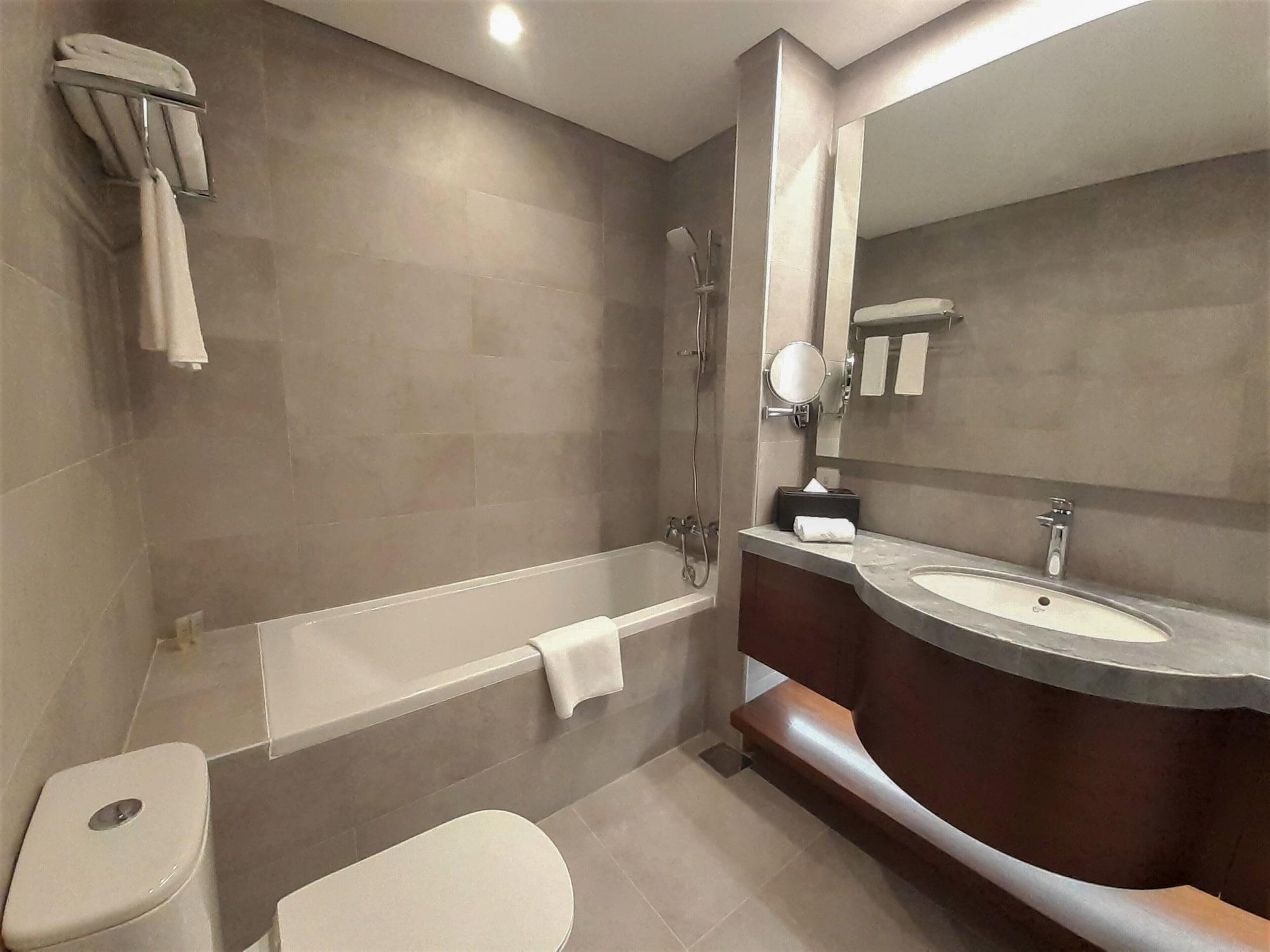 Somerset West Bay דוחה מראה חיצוני תמונה Bathroom of a hotel room