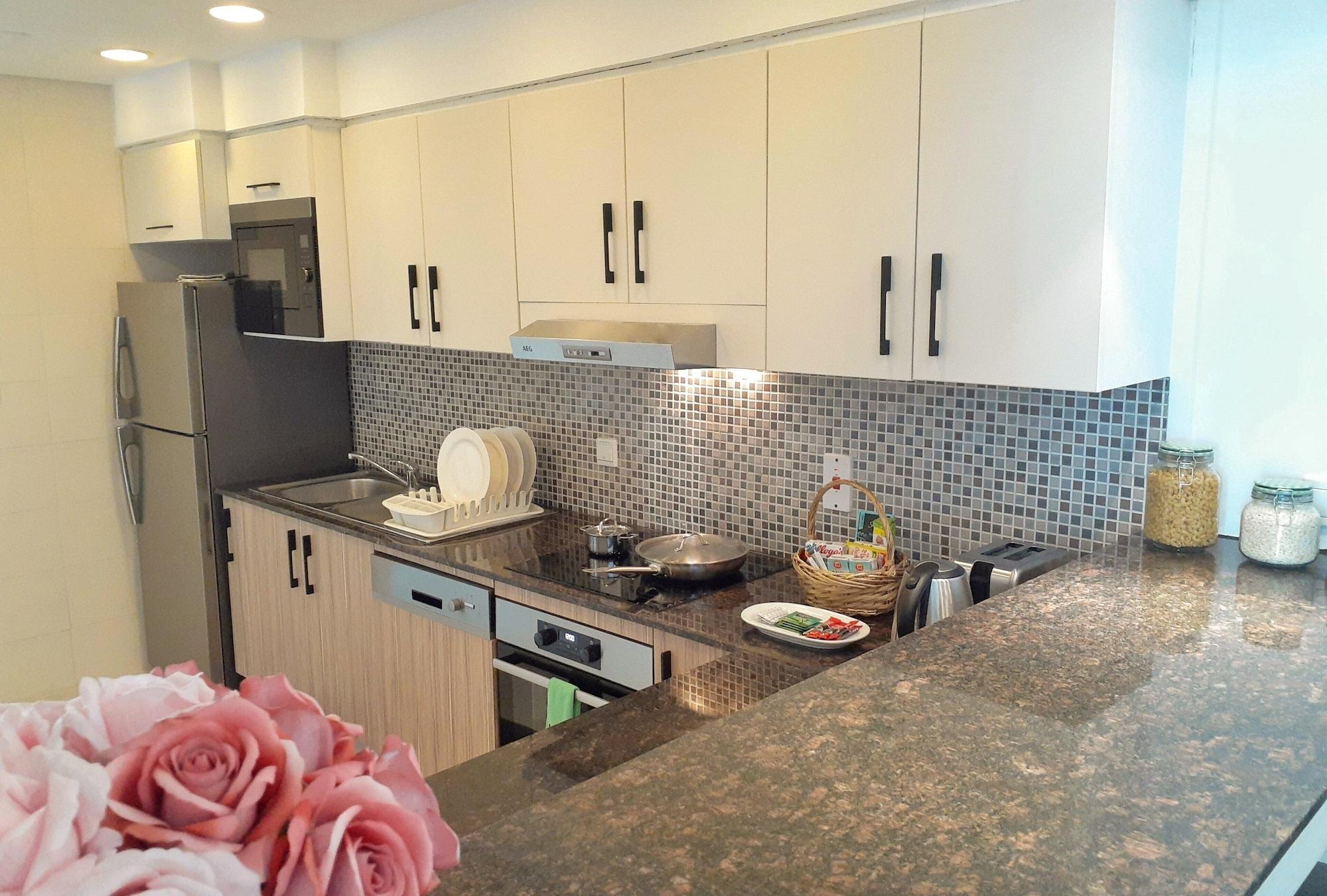 Somerset West Bay דוחה מראה חיצוני תמונה A kitchen in a condominium
